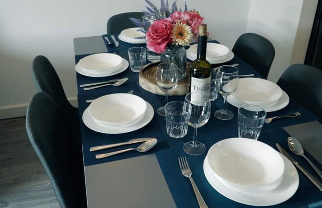 Blue Apartment in Peterborough - Photo 10