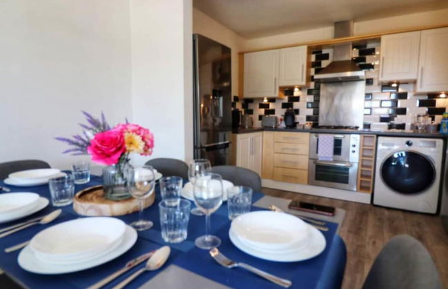 Blue Apartment in Peterborough - Photo 15