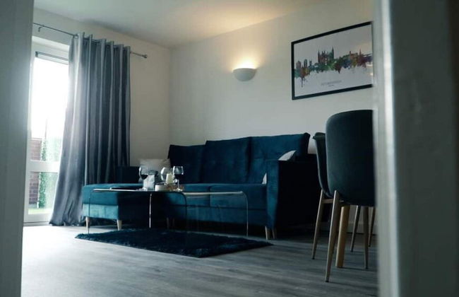 Blue Apartment in Peterborough - Photo 12
