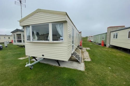 Photo 1 - 3-bed Caravan in Walton on the Naze