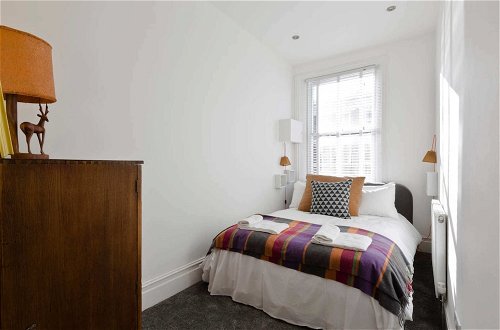 Photo 13 - Bright and Modern Bayswater Apartment