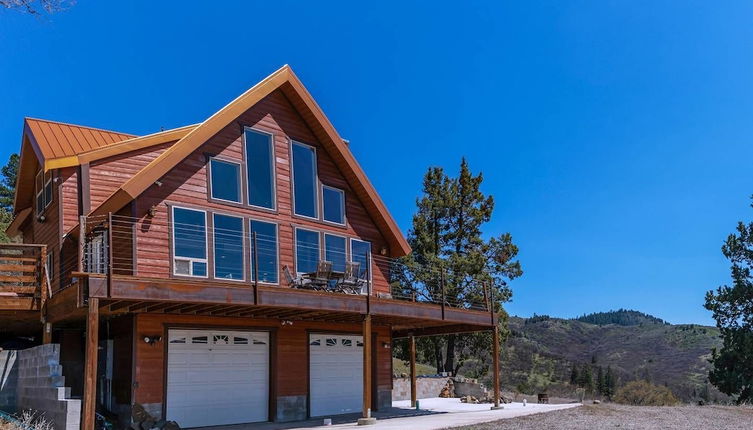 Photo 1 - Sunset Chalet - 2600 Sq.ft. Multi-seasonal Retreat