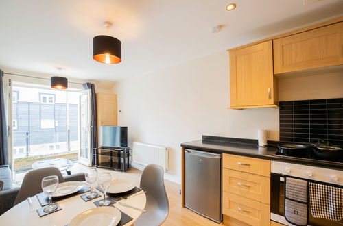 Photo 15 - Velvet 1-bedroom Apartment With Balcony, Hoddesdon