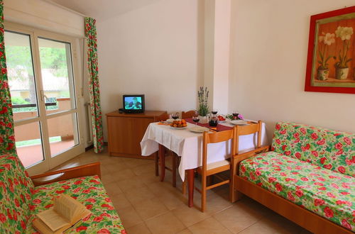 Photo 9 - Lovely Holiday Home in Giannella near Beach