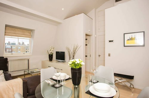 Photo 18 - Bright and Modern 1 Bedroom Flat Knightsbridge