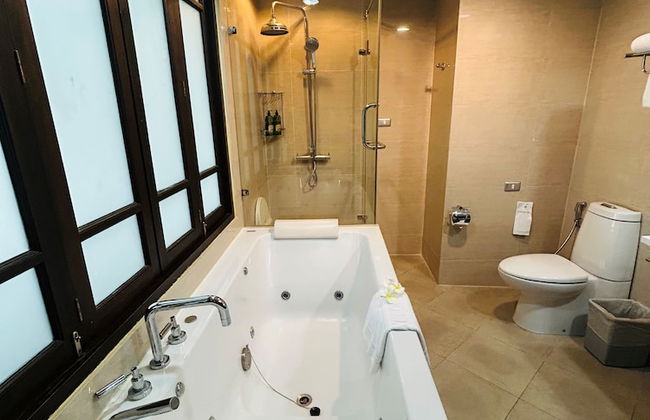 Royal Suite Hotel Bangkok - Photo 76
