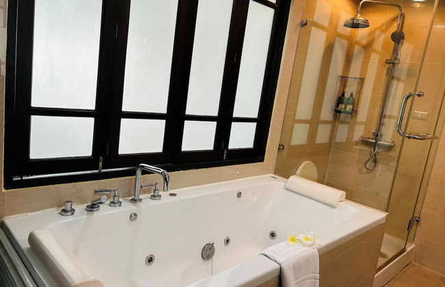 Royal Suite Hotel Bangkok - Photo 79