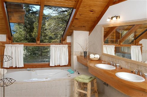 Photo 11 - Amazing 4 Bedroom Chalet Villa Traful VT1 by Apartments Bariloche