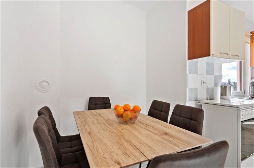 Foto 16 - Simplistic Apartment in Vir With Garden
