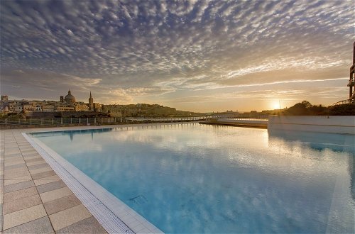 Photo 14 - Luxury Apt Ocean Views in Tigne Point, With Pool