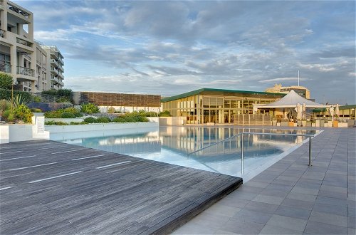 Foto 15 - Luxury Apt Ocean Views in Tigne Point, With Pool