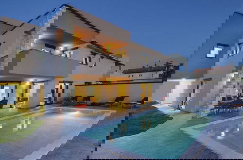 Foto 13 - Super Modern Villa With Private Pool
