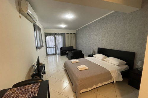 Photo 4 - AVR AIRPORT DELUXE SUITES