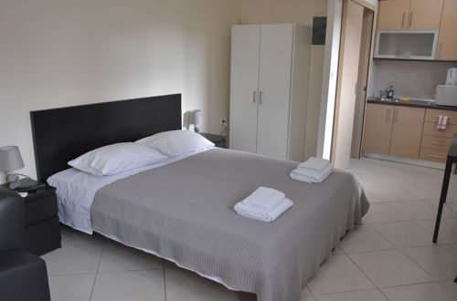 Photo 1 - AVR AIRPORT DELUXE SUITES