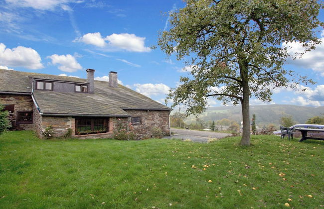 Farmhouse Situated at the Edge of the Woods - Foto 1