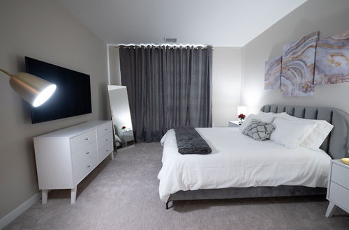 Photo 8 - Luxury Furnished Apartments by Hyatus Downtown at Yale