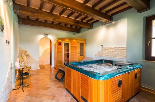 Photo 16 - Secluded Mansion in Perugia with Hot Tub