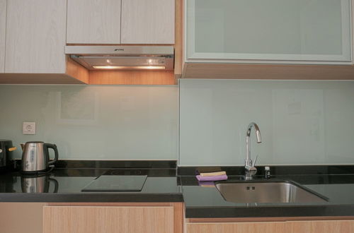 Photo 10 - Fabulous Menteng Park Studio Apartment