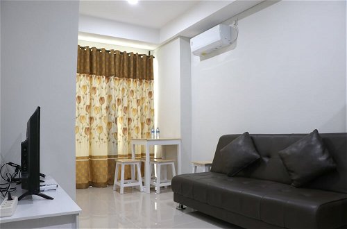 Photo 10 - Comfort And Minimalist 2Br At Daan Mogot City Apartment