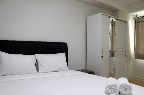 Photo 3 - Comfort And Minimalist 2Br At Daan Mogot City Apartment