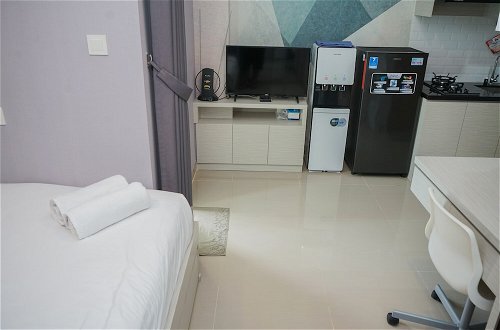 Photo 13 - Fancy And Comfy Studio At B Residence Apartment