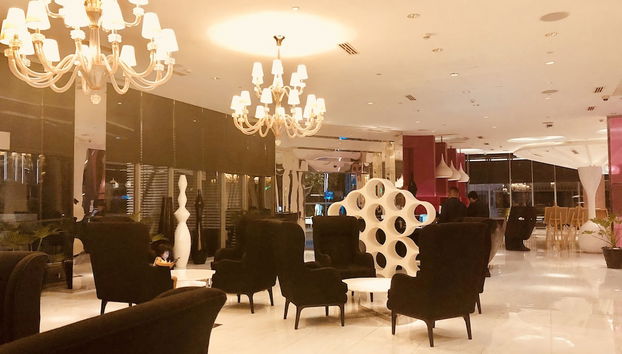 Lobby lounge