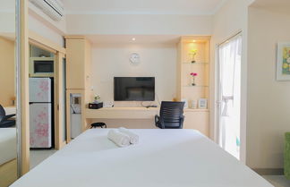 Photo 3 - Minimalist and Comfy Studio The Oasis Cikarang Apartment