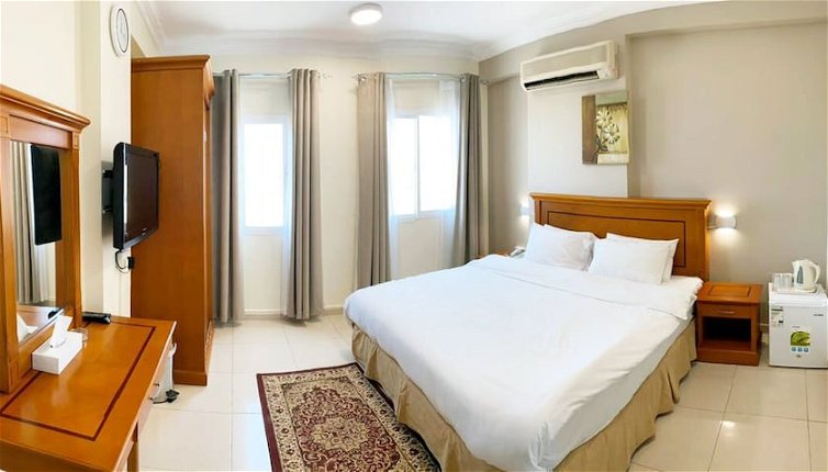Photo 1 - Al Murooj Hotel Apartments