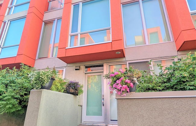 Monki Di Executive Suites - GLAS - Luxury Inner City Home 3 min to Downtown w Private Rooftop Patio Fireplace - Foto 29