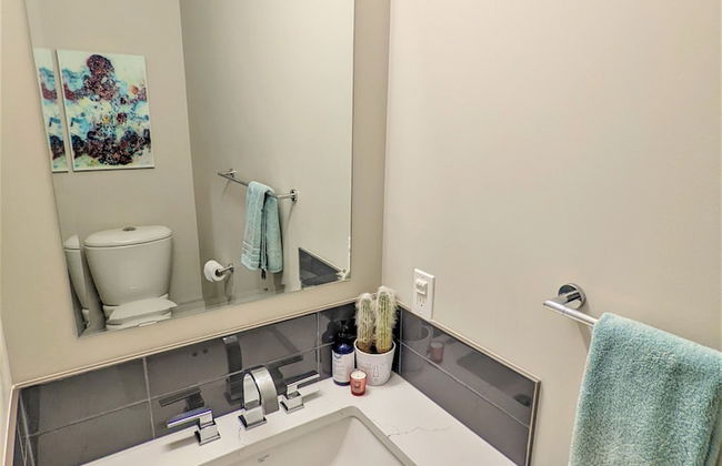 Monki Di Executive Suites - GLAS - Luxury Inner City Home 3 min to Downtown w Private Rooftop Patio Fireplace - Foto 25