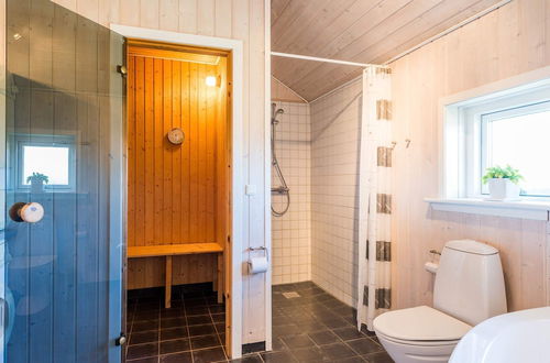 Photo 14 - 6 Person Holiday Home in Hvide Sande