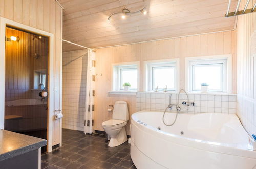 Photo 6 - 6 Person Holiday Home in Hvide Sande