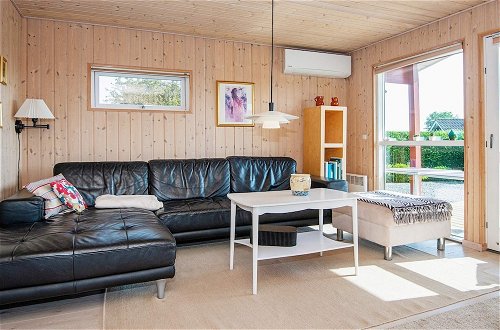 Foto 6 - Spacious Holiday Home in Hejls near Sea