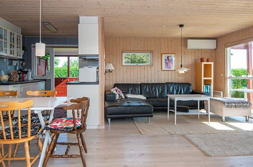 Photo 3 - Spacious Holiday Home in Hejls near Sea