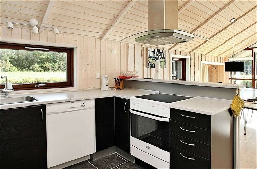 Foto 4 - Peaceful Cottage in Øster Assels with Hot Tub