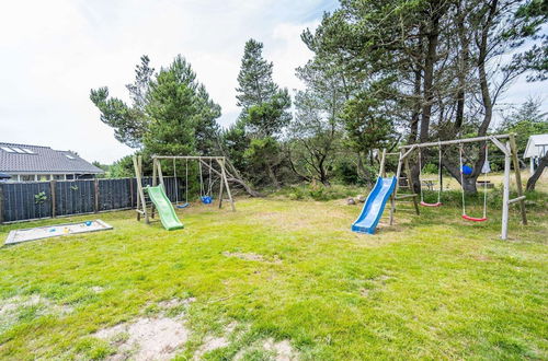 Photo 9 - 10 Person Holiday Home in Blavand