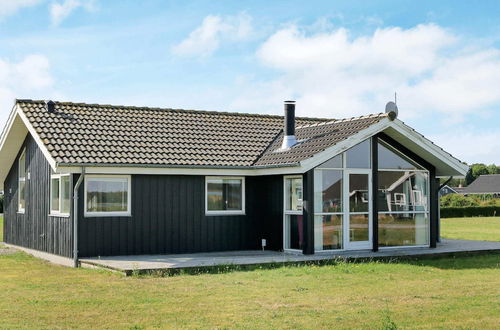 Photo 15 - Spacious Holiday Home in Storvorde near Sea