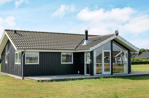 Photo 13 - Spacious Holiday Home in Storvorde near Sea