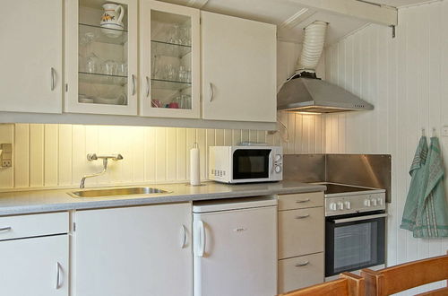 Foto 6 - Cozy Holiday Home in Bornholm by the Sea