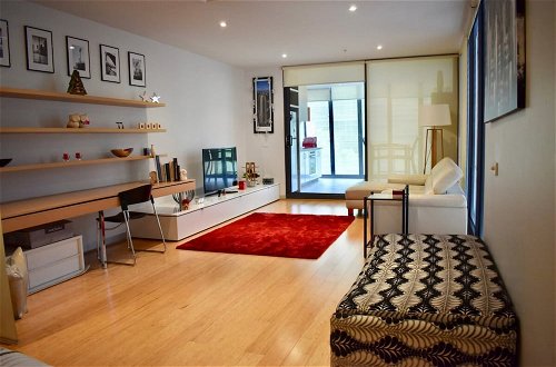 Photo 1 - Spacious 1 Bedroom Apartment in the Heart of Melbourne's CBD