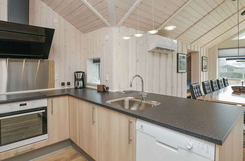 Photo 9 - 12 Person Holiday Home in Blavand