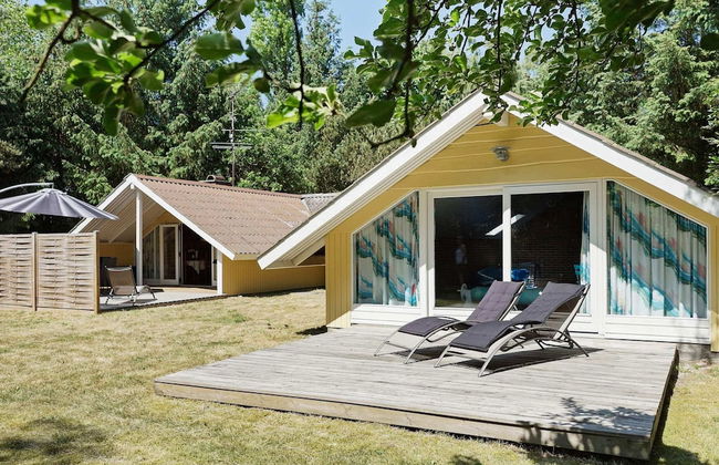 8 Person Holiday Home in Aakirkeby - Foto 1