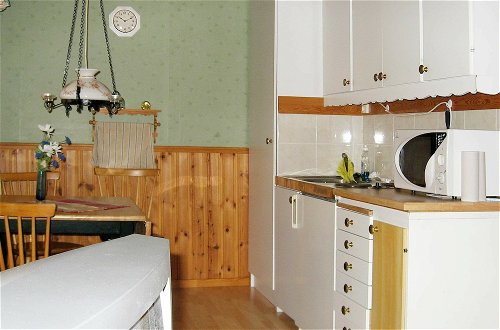 Foto 2 - 4 Person Holiday Home in Sjotorp