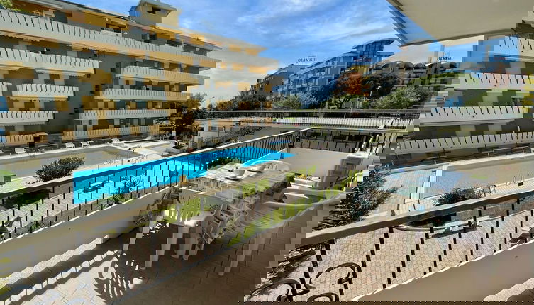 Photo 1 - Modern and Bright Apartment With Pool