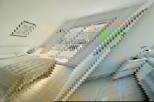 Foto 2 - Renovated Apartment With sea View Terrace
