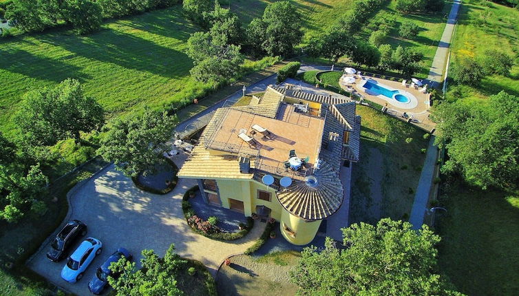 Foto 1 - Villa on top of a Hill With an Enchanting View of Lake Bolsena