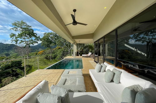 Foto 54 - Luxe 4 Bdrm Villa w Epic Oceanview Infinity Pool