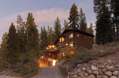 Photo 37 - Redwood by Avantstay Secluded Cabin w/ Views & Spa 5mins to Northstar