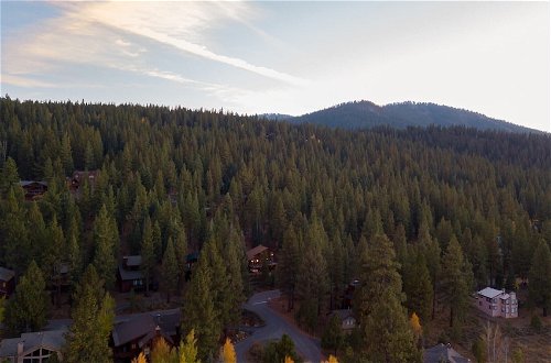 Photo 29 - Redwood by Avantstay Secluded Cabin w/ Views & Spa 5mins to Northstar