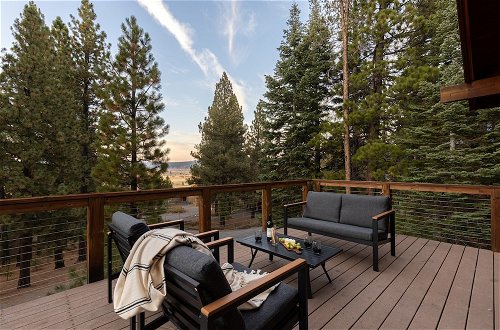 Photo 3 - Redwood by Avantstay Secluded Cabin w/ Views & Spa 5mins to Northstar